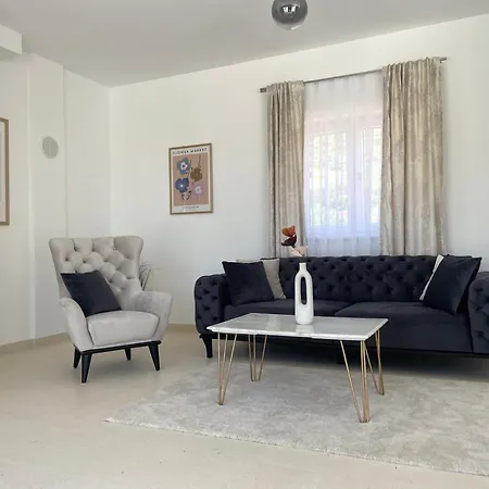 Luxury Leopold Villa *