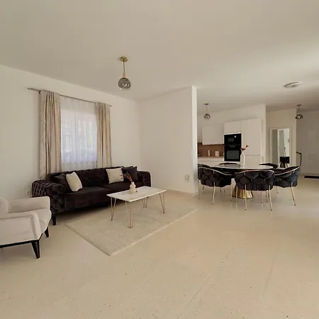 Luxury Leopold Villa