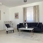Luxury Leopold Villa *